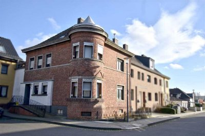 Ein- bis Zweifamilienhaus in sanierungsbedürftigem Zustand