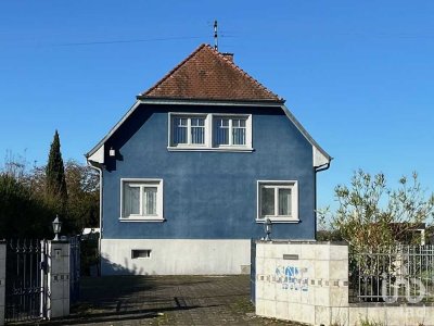 Apartes, im Landhausstil erbautes 1-2 Familienhaus mit großem Grundstück