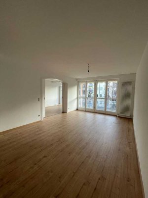 Geschmackvolle Wohnung mit drei Zimmern sowie Balkon und EBK in München-Schwabing