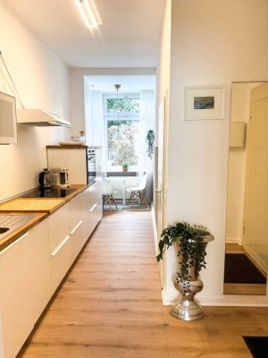 Furnished 34m² apartment with Wi-Fi for €945/month ---Möblierte 34m²-Wohnung mit WLAN für 945€/Monat