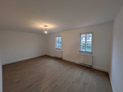 860 € - 71 m² - 3.0 Zi.
Erstbezug nach Sanierung