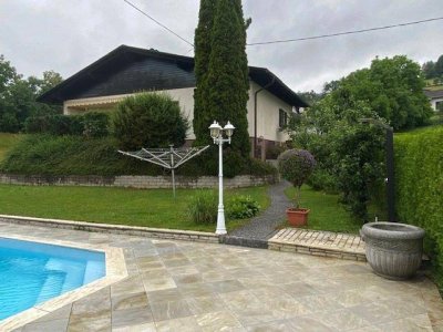 Einfamilienhaus mit großem Garten und Pool in Feldkirchen an der Donau