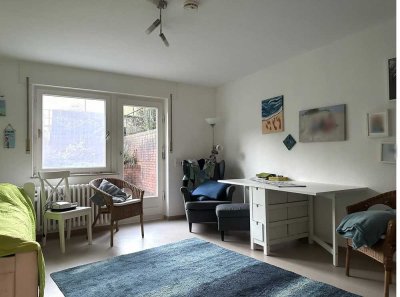 Schöne, neuwertige 2-Zimmer-Souterrain-Wohnung mit gehobener Innenausstattung inkl. großer Terrasse