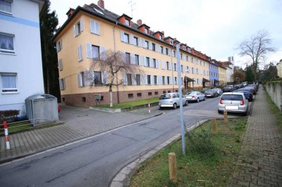 gepflegte Dachgeschoßwohnung mit großer Terasse und Garten