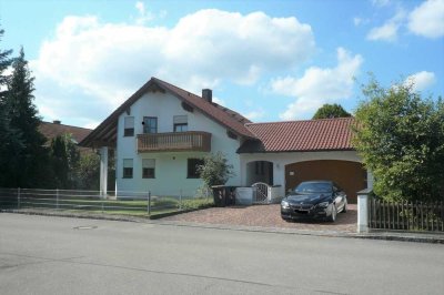 Großaitingen:
Charmantes Einfamilienhaus mit  großem Garten 
und XL-Garage