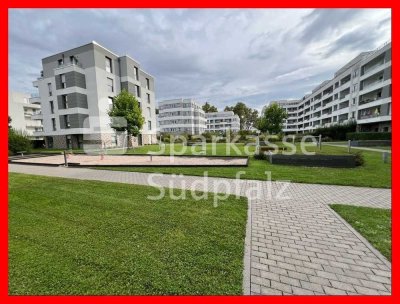 Moderne helle Penthouse-Wohnung
Nähe Rheinpromenade