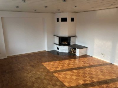 Modernisierte 4,5-Zimmer-Wohnung mit Balkon und Einbauküche in Wolfsburg