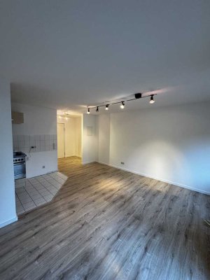 Geschmackvolle, renovierte 1-Zimmer-Wohnung mit Balkon, EBK und Tiefgaragen-Stellplatz