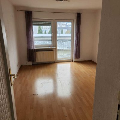 Großzügige 3-Zimmerwohnung mit Balkon, frisch renoviert