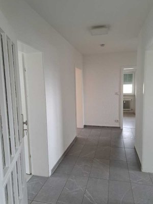 Exklusive, sanierte 4-Zimmer-Wohnung mit geh. Innenausstattung mit Balkon und EBK