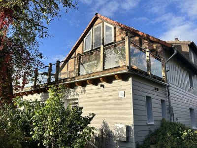 Vollständig modernisiertes Einfamilienhaus mit großem Balkon, Garten und neuer Einbauküche in Sehlde