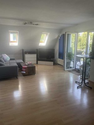 Wunderschöne 1-Zimmer-Dachgeschoss-Wohnung mit großem Balkon in Friedberg