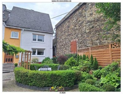 *Miehlen: Entzückendes Einfamilienhaus mit Blick auf den Innenhof , inkl. Scheune und Garten