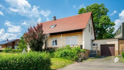 Schöne DG-Wohnung mit 4 Zimmern, Balkon und Garage in ruhiger Lage!