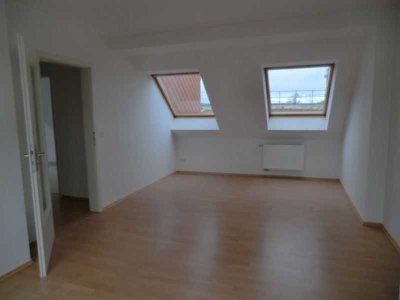 Markkleeberg*
helle 2 Zimmer-DG-Wohnung* Tageslichtbad* Wohnküche*