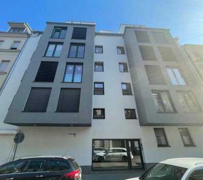 ++ Stilvolle, neuwertige 4 Zi. Whg mit großem Balkon und Stellplatz ++