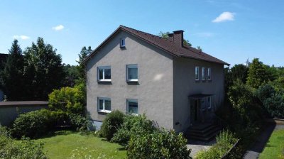 Ein- bis Zweifamilienhaus mit 1.577 m² großem Grundstück und vielfältigen Möglichkeiten