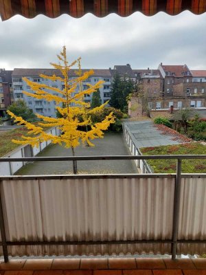 Gepflegte 2-ZKB mit Balkon zu vermieten!