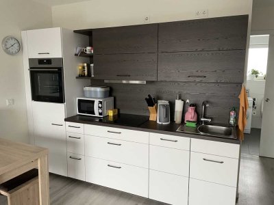 Neuwertige Wohnung mit zwei Zimmern sowie Balkon und EBK in Erwitte