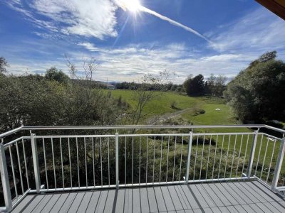 ERSTBEZUG: 3-Zimmer-DG-Wohnung mit Balkon in Peiting