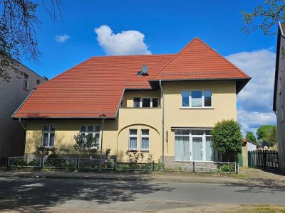 +Großzügiges Stadthaus von 1908 mit vielen Optionen und schönem Garten in zentraler Lage in Grabow+