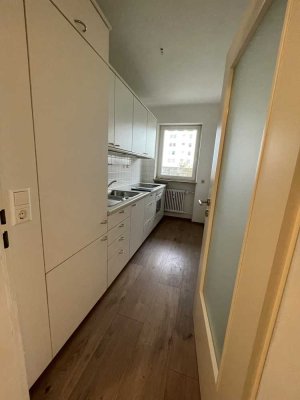 Stilvolle 2-Zimmer-Wohnung mit Balkon und Einbauküche in Augsburg