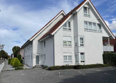 Moderne 2 - Zimmer Wohnung mit großem Balkon im Herzen von Schloss Neuhaus