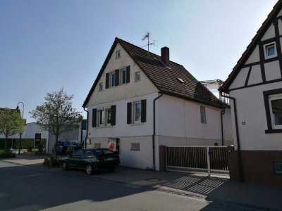 Schicke Dachgeschosswohnung (Altbau) mit grossem Balkon