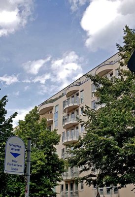 DIE GELEGENHEIT FÜR KAPITALANLEGER - EINE PENTHOUSE-WOHNUNG IN PRENZLAUER BERG MIT TG-STELLPLATZ