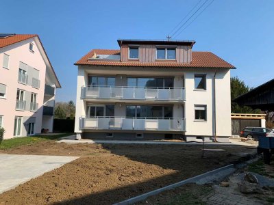 Moderne Erdgeschosswohnung mit Balkon und Stellplatz in Straßdorf zu vermieten