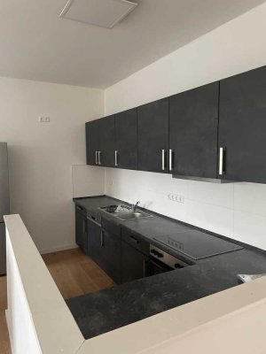 4-Zimmer Modern, Loft-Charakter auf zwei Etagen und Balkon inkl. Küche