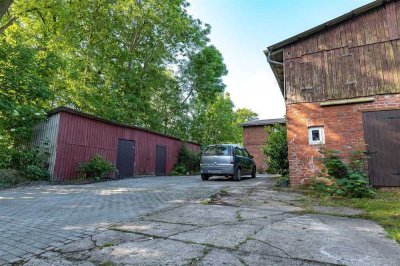 Resthof mit Zweifamilienhaus in Oederquart!