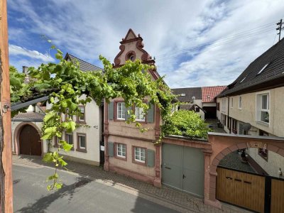 Schöne sehr helle Wohnung mit eineinhalb Räumen und toller Einbauküche