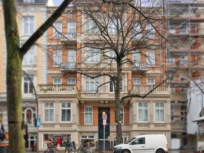 Hamburg-Uhlenhorst: 2-Zimmer-Wohnung mit ruhigem Balkon in denkmalgeschützter Wohnanlage