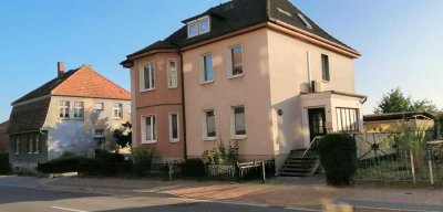 Geräumiges Stadthaus mit zwei Wohneinheiten, Garten, Garage/Werkstatt, Keller u. Carport