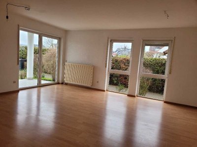 3-Zimmer-Nichtraucher-Wohnung im Erdgeschoss mit Terrasse,