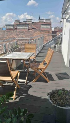 Helle Dachgeschosswohnung mit Südterrasse, Fernblick und Top-Anbindung