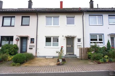 Schönes Reihenmittelhaus in familiärer Wohnlage mit Garage und Stellplatz.