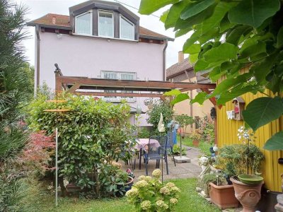 Charmantes Einfamilienhaus mit Traumgarten in ruhiger Anliegerstraße!