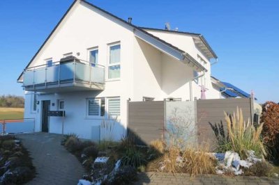 Exklusive 3,5 Zi-EG-Wohnung mit Terrasse u. Garten