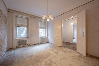 ++PROVISIONSFREI++ Sanierungsbedürftige 3-Zimmer Altbauwohnung in Bestlage, hofseitig mit viel Potenzial!