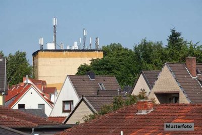 + Großzügiges freistehendes Einfamilienhaus mit Garage und Stellplatz +