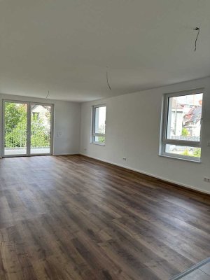 Helle, barrierefreie 3-Zimmer-Wohnung mit großer Terrasse, EBK und TG-Stellplatz und Außenstellplatz