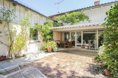 NEUER PREIS: Gepflegter 5-Zi.-Bungalow mit Garten, großzügiger Terrasse und Sauna sowie Garage