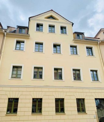 attraktive 4-Raum-Wohnung mit Einbauküche und Balkon in der Nikolaivorstadt