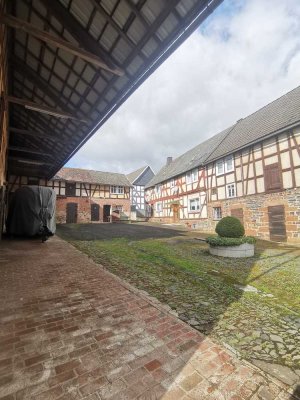 Historischer Dreiseitenhof mit viel Potential sucht neuen Besitzer