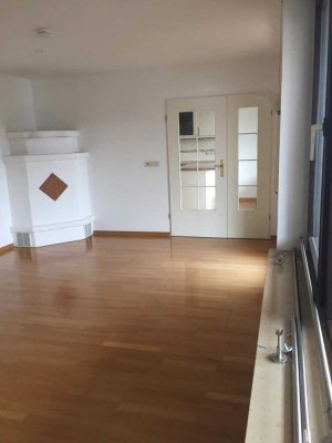 Sehr große und helle 4-Zimmer-Wohnung mit Einbauküche im Zentrum von Oberhaching/Deisenhofen