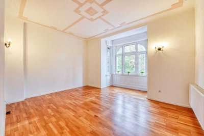 +++ modernisierter Altbau - Balkon & Holzkamin - TL-Bad mit Wanne - inkl. EBK - teilmöbliert +++