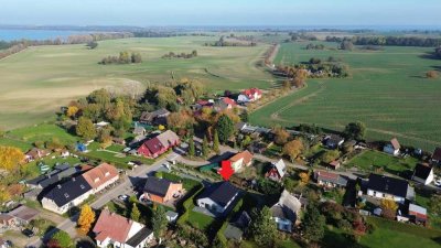 Zwischen den schönsten Seen der Mecklenburgischen Seenplatte: moderner Bungalow in attraktiver Lage