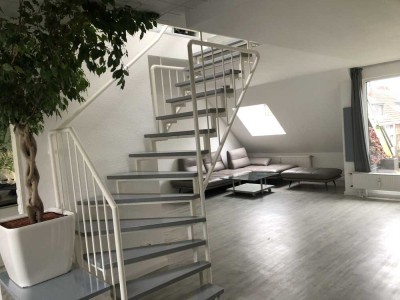 möblierte Dachgeschoß-Maisonette mit Balkon von Privat